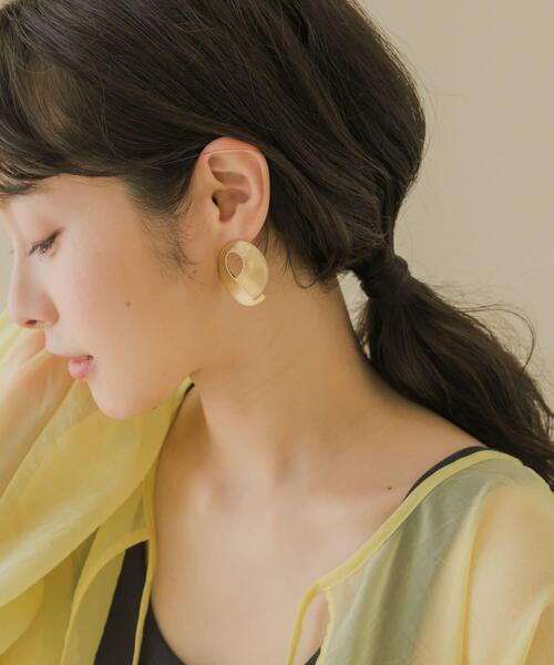 SMELLY（スメリー）の「ボリュームサークルピアス（ピアス（両耳用）・レディース・ゴールド/シルバー・-）」の4枚目の写真