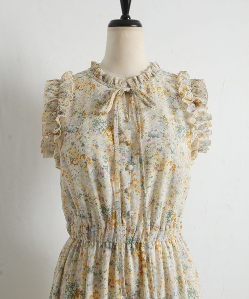 tocco closet（トッコ　クローゼット）の「リボン付きフリル装飾アートフラワープリントティアードワンピース（ワンピース・レディース・ライトイエロー/ブルー・M）」の19枚目の写真