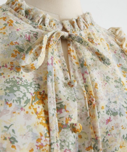 tocco closet（トッコ　クローゼット）の「リボン付きフリル装飾アートフラワープリントティアードワンピース（ワンピース・レディース・ライトイエロー/ブルー・M）」の20枚目の写真