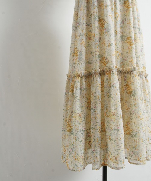 tocco closet（トッコ　クローゼット）の「リボン付きフリル装飾アートフラワープリントティアードワンピース（ワンピース・レディース・ライトイエロー/ブルー・M）」の22枚目の写真