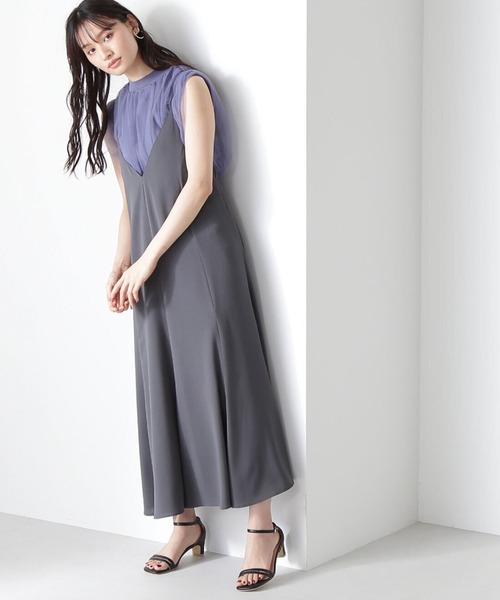 NATURAL BEAUTY BASIC（ナチュラルビューティーベーシック）の「Vネックキャミワンピース（ワンピース・レディース・チャコールグレー/ブラウン/ブラック・SMALL/MEDIUM）」の9枚目の写真