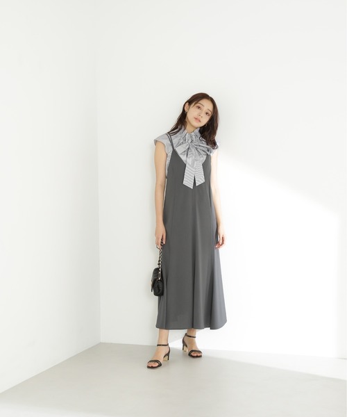 NATURAL BEAUTY BASIC（ナチュラルビューティーベーシック）の「Vネックキャミワンピース（ワンピース・レディース・チャコールグレー/ブラウン/ブラック・SMALL/MEDIUM）」の17枚目の写真