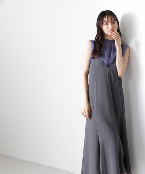 NATURAL BEAUTY BASIC（ナチュラルビューティーベーシック）の「Vネックキャミワンピース（ワンピース・レディース・チャコールグレー/ブラウン/ブラック・SMALL/MEDIUM）」の18枚目の写真