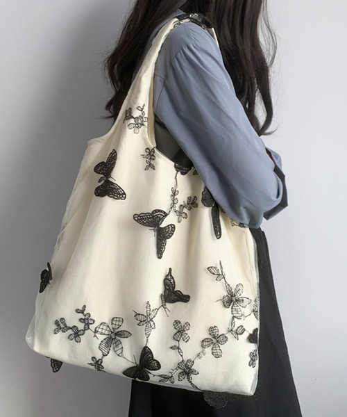 LA VORAGINE（ラ ヴォラジネ）の「刺繍レース布帛バッグ（トートバッグ・レディース・ブラック/グリーン/アイボリー・FREE）」の9枚目の写真