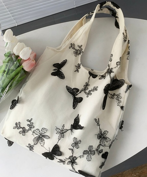 LA VORAGINE（ラ ヴォラジネ）の「刺繍レース布帛バッグ（トートバッグ・レディース・ブラック/グリーン/アイボリー・FREE）」の13枚目の写真