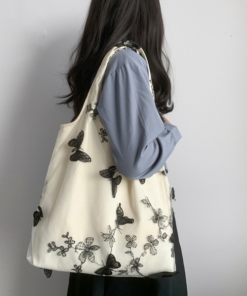 LA VORAGINE（ラ ヴォラジネ）の「刺繍レース布帛バッグ（トートバッグ・レディース・ブラック/グリーン/アイボリー・FREE）」の12枚目の写真