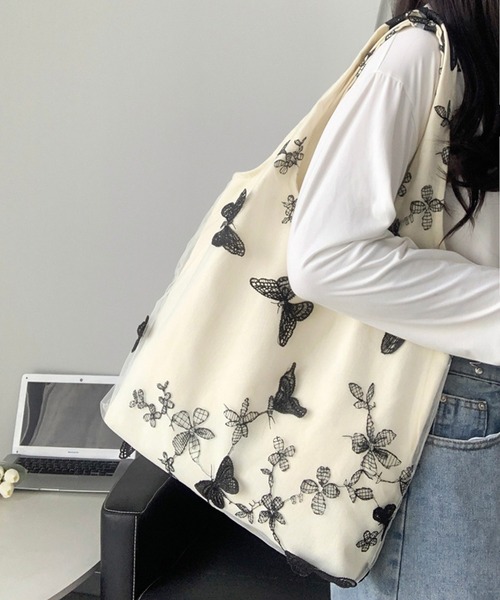 LA VORAGINE（ラ ヴォラジネ）の「刺繍レース布帛バッグ（トートバッグ・レディース・ブラック/グリーン/アイボリー・FREE）」の5枚目の写真