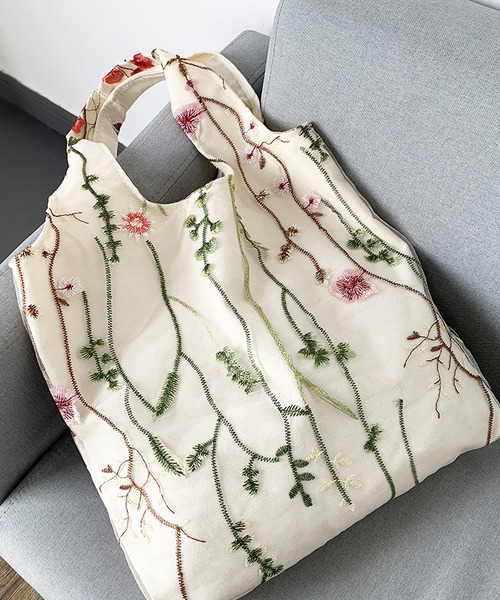 LA VORAGINE（ラ ヴォラジネ）の「刺繍レース布帛バッグ（トートバッグ・レディース・ブラック/グリーン/アイボリー・FREE）」の15枚目の写真