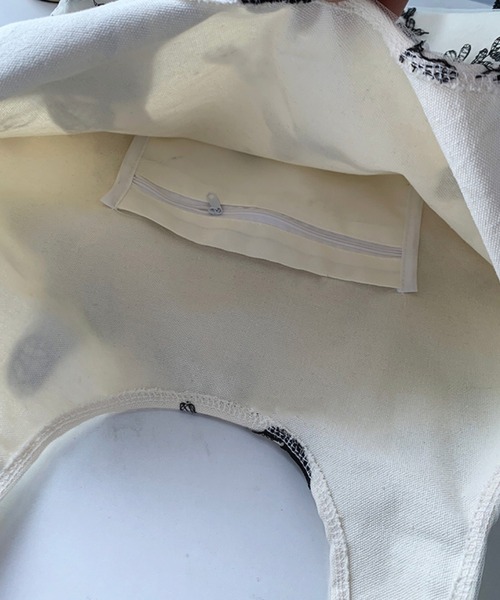 LA VORAGINE（ラ ヴォラジネ）の「刺繍レース布帛バッグ（トートバッグ・レディース・ブラック/グリーン/アイボリー・FREE）」の6枚目の写真