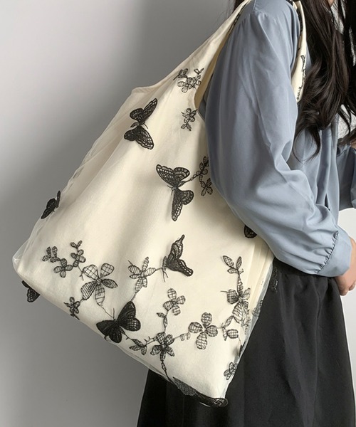 LA VORAGINE（ラ ヴォラジネ）の「刺繍レース布帛バッグ（トートバッグ・レディース・ブラック/グリーン/アイボリー・FREE）」の14枚目の写真