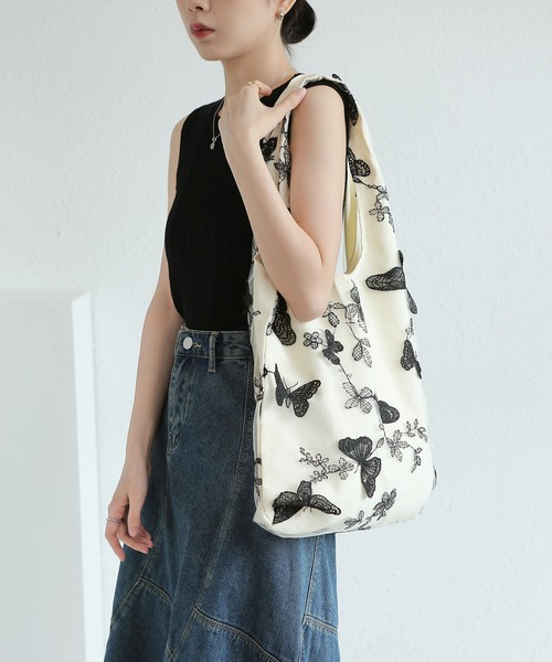 LA VORAGINE（ラ ヴォラジネ）の「刺繍レース布帛バッグ（トートバッグ・レディース・ブラック/グリーン/アイボリー・FREE）」の16枚目の写真