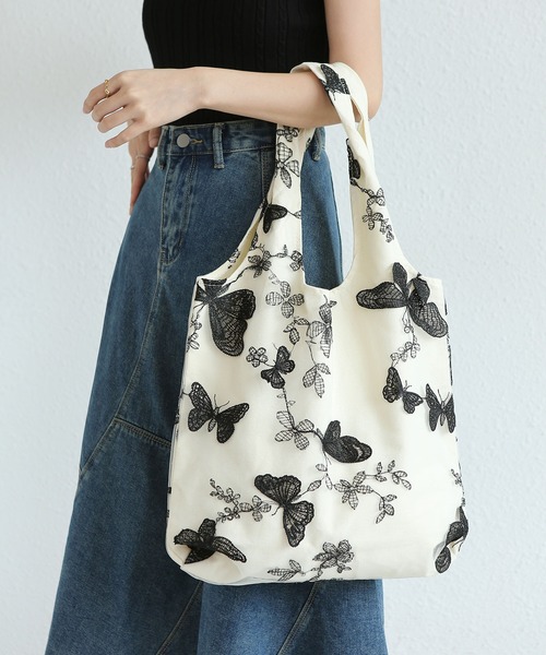 LA VORAGINE（ラ ヴォラジネ）の「刺繍レース布帛バッグ（トートバッグ・レディース・ブラック/グリーン/アイボリー・FREE）」の22枚目の写真