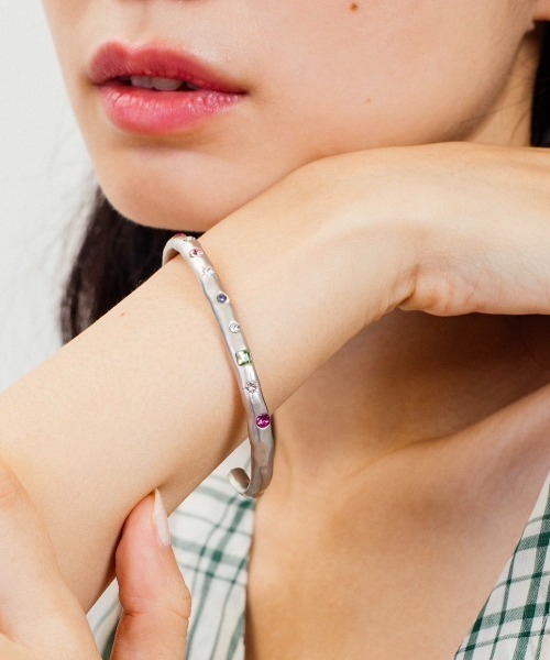 whim(ウィム)の「Stone Embed Bangle(バングル/リストバンド・レディース・シルバー/ゴールド・FREE)」の12枚目の写真