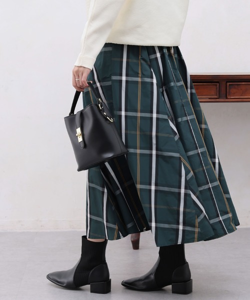 Chez toi(シェトワ)の「大判チェックはぎタフタスカート(スカート・レディース・アイボリー/ネイビー/グリーン・FREE)」の2枚目の写真