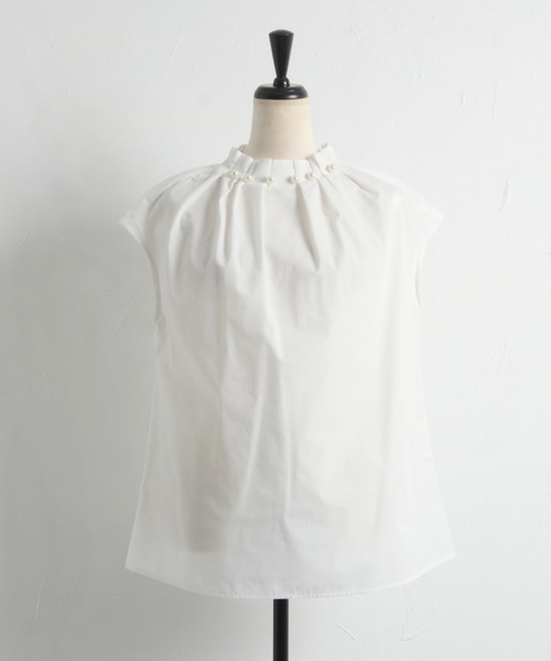 tocco closet（トッコ　クローゼット）の「後ろりぼん付きパール装飾タック入りハイネックブラウス（シャツ/ブラウス・レディース・オフホワイト/ベージュ/ブラック・M）」の4枚目の写真