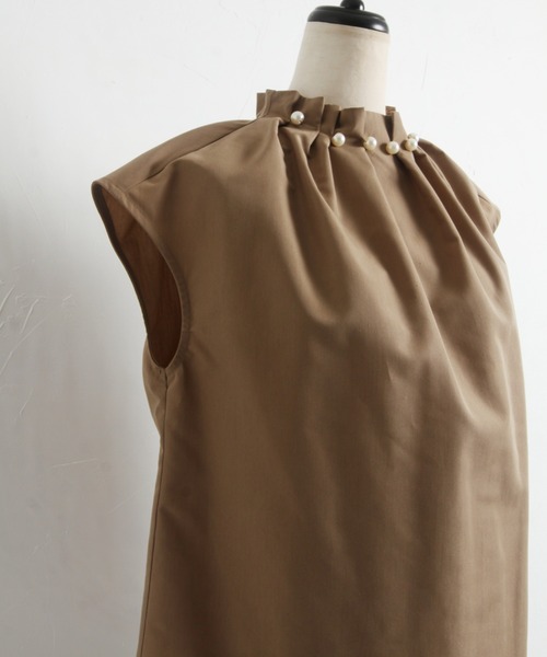 tocco closet（トッコ　クローゼット）の「後ろりぼん付きパール装飾タック入りハイネックブラウス（シャツ/ブラウス・レディース・オフホワイト/ベージュ/ブラック・M）」の12枚目の写真