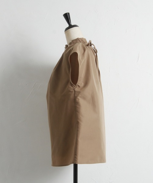tocco closet（トッコ　クローゼット）の「後ろりぼん付きパール装飾タック入りハイネックブラウス（シャツ/ブラウス・レディース・オフホワイト/ベージュ/ブラック・M）」の7枚目の写真