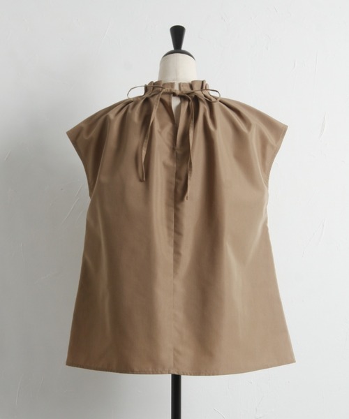 tocco closet（トッコ　クローゼット）の「後ろりぼん付きパール装飾タック入りハイネックブラウス（シャツ/ブラウス・レディース・オフホワイト/ベージュ/ブラック・M）」の8枚目の写真