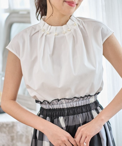 tocco closet（トッコ　クローゼット）の「後ろりぼん付きパール装飾タック入りハイネックブラウス（シャツ/ブラウス・レディース・オフホワイト/ベージュ/ブラック・M）」の17枚目の写真