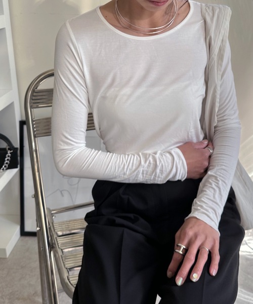 ULEULA(ウルア)の「ロングスリーブTシャツ(Tシャツ/カットソー・レディース・ブラック/ブラウン/アイボリー・FREE)」の1枚目の写真