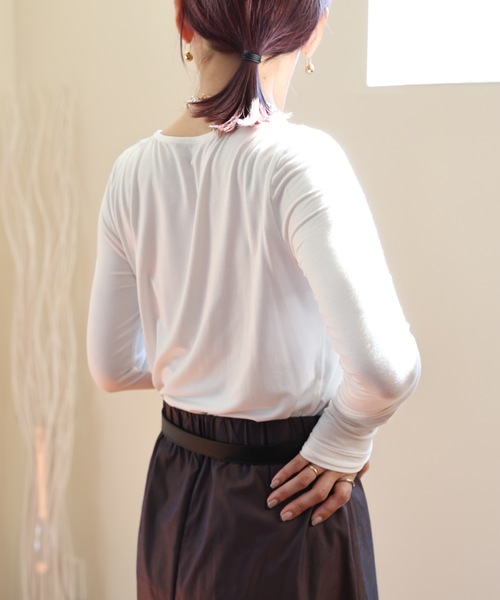 ULEULA(ウルア)の「ロングスリーブTシャツ(Tシャツ/カットソー・レディース・ブラック/ブラウン/アイボリー・FREE)」の10枚目の写真