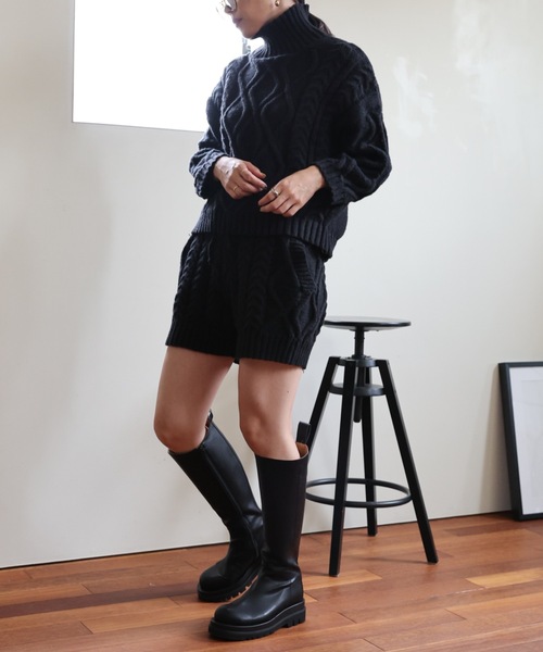 ULEULA（ウルア）の「ハイネックケーブルニット＋ケーブルショートパンツ（セットアップ・レディース・ブラック/アイボリー・FREE）」の15枚目の写真