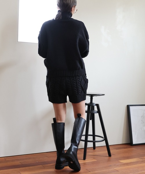 ULEULA（ウルア）の「ハイネックケーブルニット＋ケーブルショートパンツ（セットアップ・レディース・ブラック/アイボリー・FREE）」の16枚目の写真