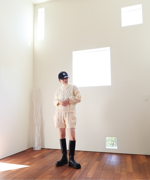 ULEULA（ウルア）の「ハイネックケーブルニット＋ケーブルショートパンツ（セットアップ・レディース・ブラック/アイボリー・FREE）」の10枚目の写真