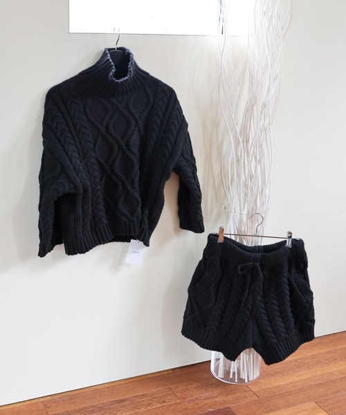 ULEULA（ウルア）の「ハイネックケーブルニット＋ケーブルショートパンツ（セットアップ・レディース・ブラック/アイボリー・FREE）」の22枚目の写真