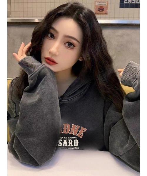 DEVICE（デバイス）の「オーバーサイズ アメリカンヴィンテージストリート ピグメント パーカー スウェット 韓国 古着風 カレッジロゴ 肉厚（パーカー・レディース・グレー/ホワイト×グレー/チャコールグレー・FREE）」の8枚目の写真