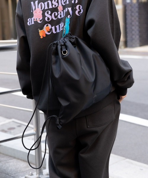 ALAND（エーランド）の「【UNISEX】GROVE×ALAND／GVロゴナップサック /グローブ/ 2991085（バックパック/リュック・レディース・ピンク/イエロー/ブラック・ONE SIZE）」の7枚目の写真