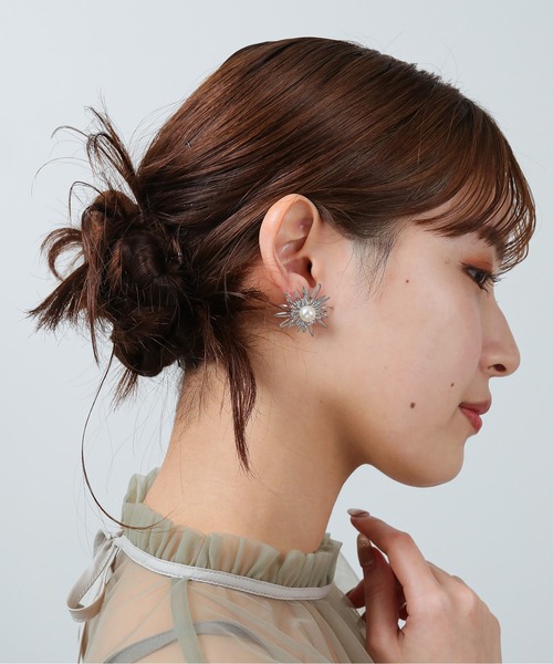 Kana（カナ）の「シャープ メタル フラワー ピアス パーティー 結婚式 お呼ばれ オケージョン（ピアス（両耳用）・レディース・ゴールド/シルバー・フリー）」の7枚目の写真