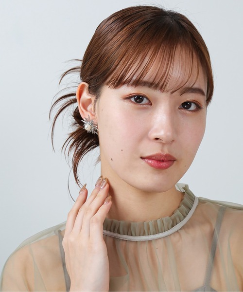 Kana（カナ）の「シャープ メタル フラワー ピアス パーティー 結婚式 お呼ばれ オケージョン（ピアス（両耳用）・レディース・ゴールド/シルバー・フリー）」の8枚目の写真