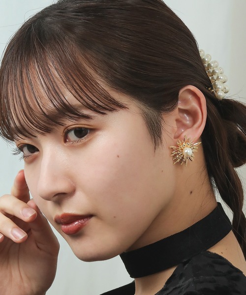 Kana（カナ）の「シャープ メタル フラワー ピアス パーティー 結婚式 お呼ばれ オケージョン（ピアス（両耳用）・レディース・ゴールド/シルバー・フリー）」の10枚目の写真