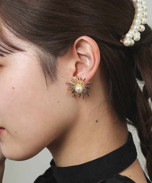 Kana（カナ）の「シャープ メタル フラワー ピアス パーティー 結婚式 お呼ばれ オケージョン（ピアス（両耳用）・レディース・ゴールド/シルバー・フリー）」の11枚目の写真