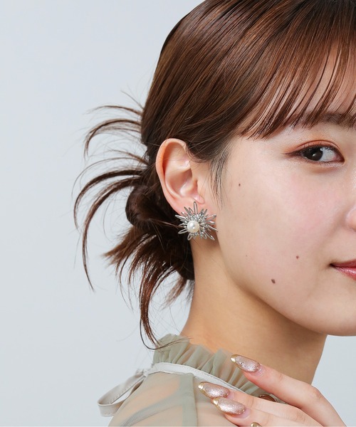 Kana（カナ）の「シャープ メタル フラワー ピアス パーティー 結婚式 お呼ばれ オケージョン（ピアス（両耳用）・レディース・ゴールド/シルバー・フリー）」の14枚目の写真