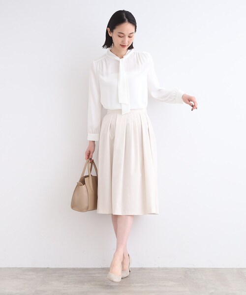 INDIVI（インディヴィ）の「◆【洗える／UVケア／トリアセテート混】ボウタイブラウス（シャツ/ブラウス・レディース・オフホワイト/ピンク/ネイビー/ナチュラル・03/19/15 /40/05/12/36/38/13）」の6枚目の写真