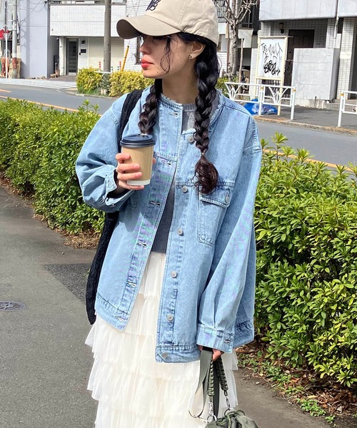 AS KNOW AS plus（アズノゥアズプラス）の「◎ノーカラービッグシルエットデニムジャケット（デニムジャケット・レディース・ブラック系/ブルー系・FREE）」の4枚目の写真