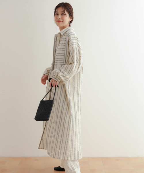 URBAN RESEARCH DOORS（アーバンリサーチドアーズ）の「カラミストライプシャツワンピース（ワンピース・レディース・ナチュラル/ブルー・MEDIUM）」の17枚目の写真