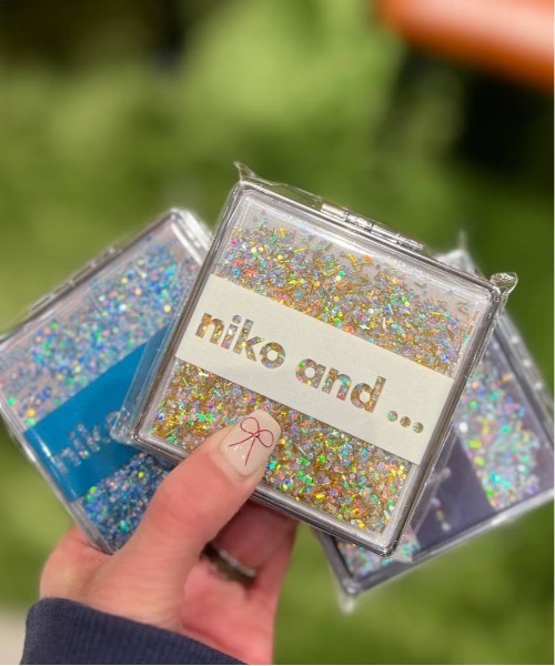 niko and（ニコアンド）の「オリジナルニコロゴラメミラー