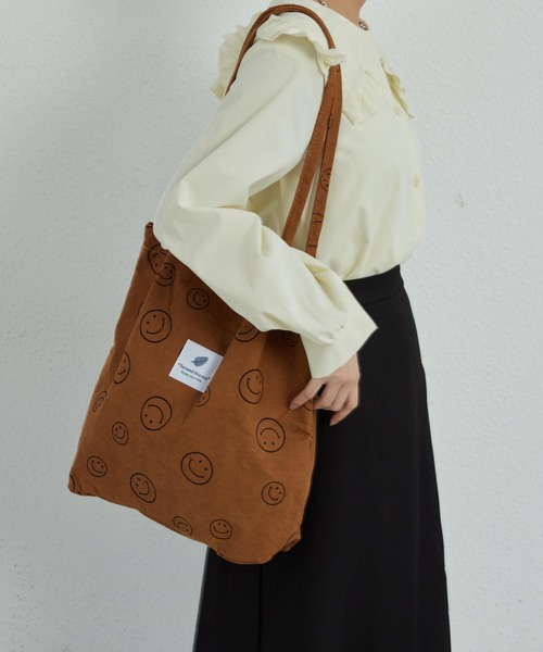 LA VORAGINE（ラ ヴォラジネ）の「大容量トートバッグ A4 コーデュロイ キャンバス ロゴ（トートバッグ・レディース・K/L/M/N/その他/その他6/B/G/I/R/Y/その他4/その他7/C/D/E/F/S/T/U/V/W/その他2/その他3/その他5/A/H/J/O/Q/X/Z/P/その他1・FREE）」の6枚目の写真