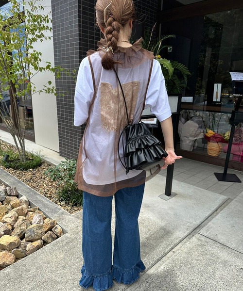 EFOLE(エフォル)の「【インフルエンサーyukie × FREAKSSTORE × EFOLE コラボ】フリル ドローストリング ショルダーバッグ(ショルダーバッグ・レディース・ブラック/オフホワイト/シルバー・FREE)」の8枚目の写真