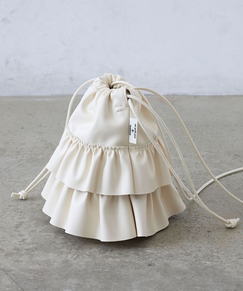 EFOLE(エフォル)の「【インフルエンサーyukie × FREAKSSTORE × EFOLE コラボ】フリル ドローストリング ショルダーバッグ(ショルダーバッグ・レディース・ブラック/オフホワイト/シルバー・FREE)」の18枚目の写真