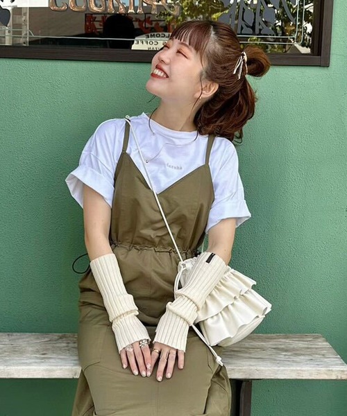 EFOLE(エフォル)の「【インフルエンサーyukie × FREAKSSTORE × EFOLE コラボ】フリル ドローストリング ショルダーバッグ(ショルダーバッグ・レディース・ブラック/オフホワイト/シルバー・FREE)」の4枚目の写真