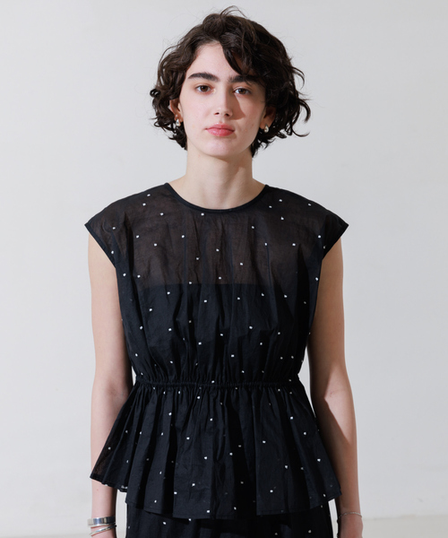Rouge vif Anna(ルージュヴィフアンナ)の「【セットアップ対応】ドット刺繍ペプラムブラウス(シャツ/ブラウス・レディース・モカ/ブラック・フリー)」の4枚目の写真