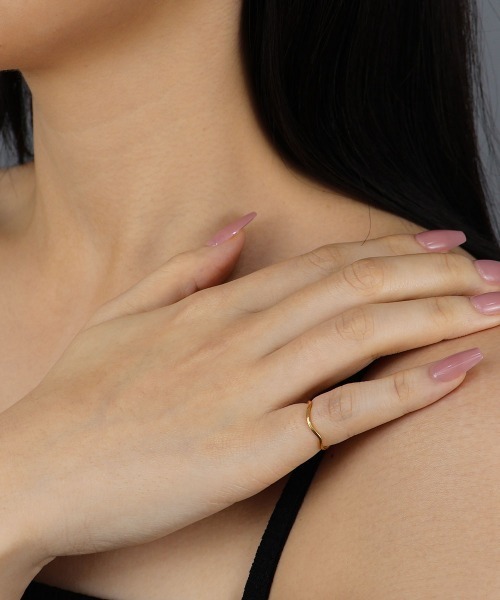 CEMONEMO（セモネモ）の「【金属アレルギー対応】ウェーブ ピンキーリング / ステンレス（リング・レディース・ピンクゴールド/ゴールド/シルバー・4号）」の5枚目の写真