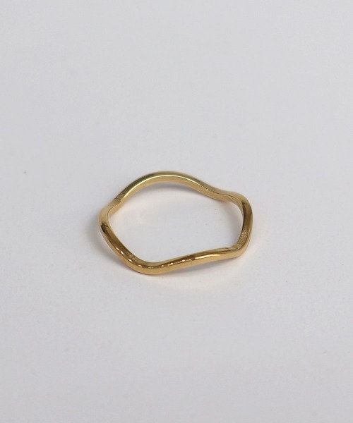 CEMONEMO（セモネモ）の「【金属アレルギー対応】ウェーブ ピンキーリング / ステンレス（リング・レディース・ピンクゴールド/ゴールド/シルバー・4号）」の6枚目の写真