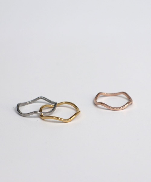 CEMONEMO（セモネモ）の「【金属アレルギー対応】ウェーブ ピンキーリング / ステンレス（リング・レディース・ピンクゴールド/ゴールド/シルバー・4号）」の8枚目の写真