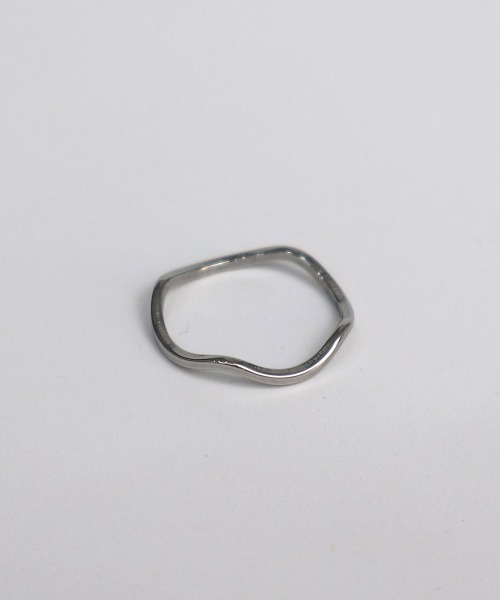 CEMONEMO（セモネモ）の「【金属アレルギー対応】ウェーブ ピンキーリング / ステンレス（リング・レディース・ピンクゴールド/ゴールド/シルバー・4号）」の13枚目の写真