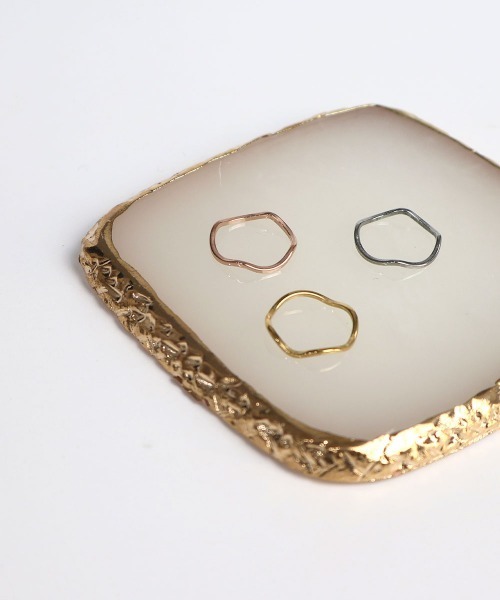 CEMONEMO（セモネモ）の「【金属アレルギー対応】ウェーブ ピンキーリング / ステンレス（リング・レディース・ピンクゴールド/ゴールド/シルバー・4号）」の9枚目の写真